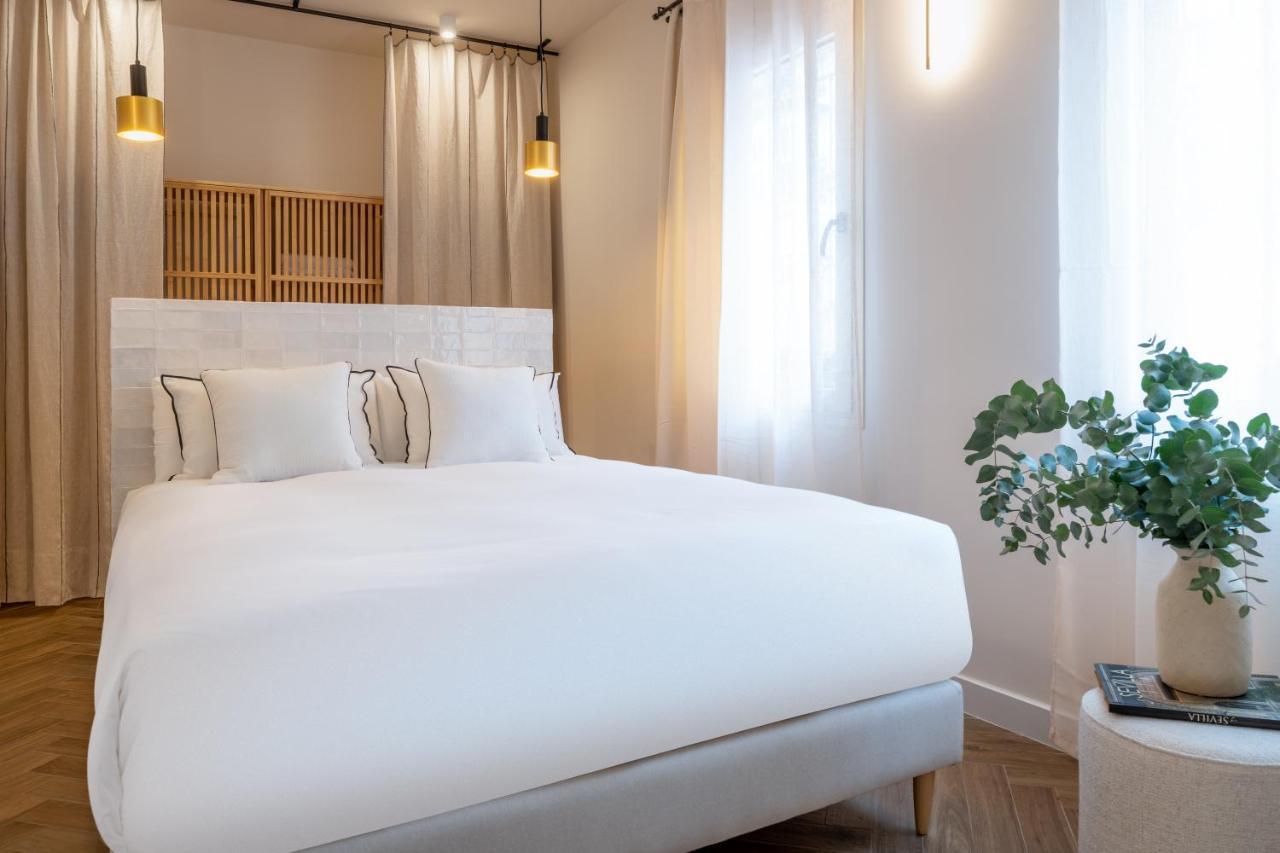 Magno Apartments Robles With Jacuzzi And Private Parking 塞维利亚 外观 照片