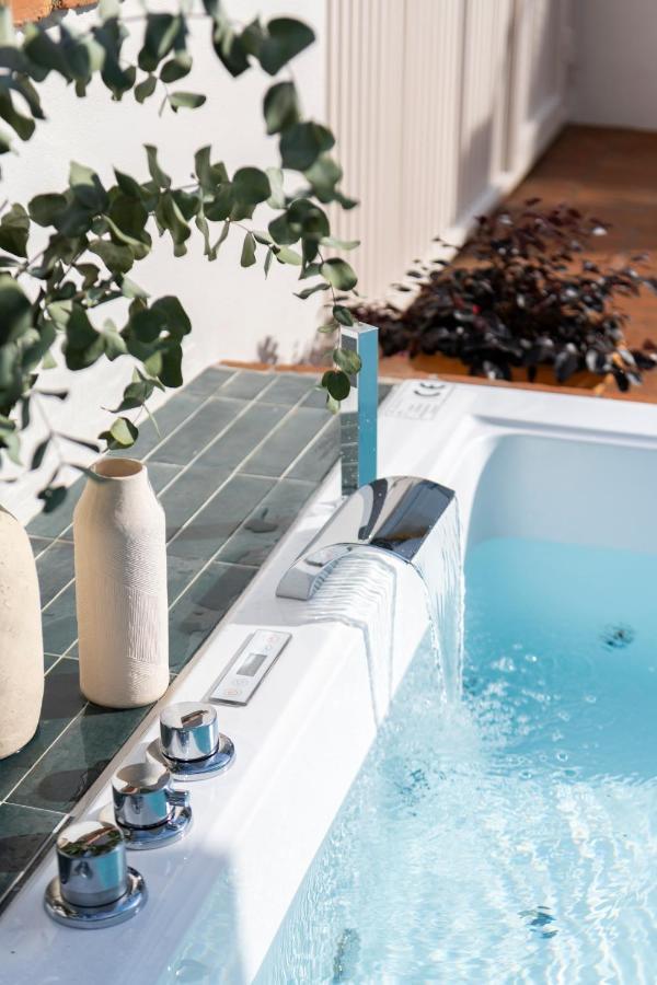 Magno Apartments Robles With Jacuzzi And Private Parking 塞维利亚 外观 照片